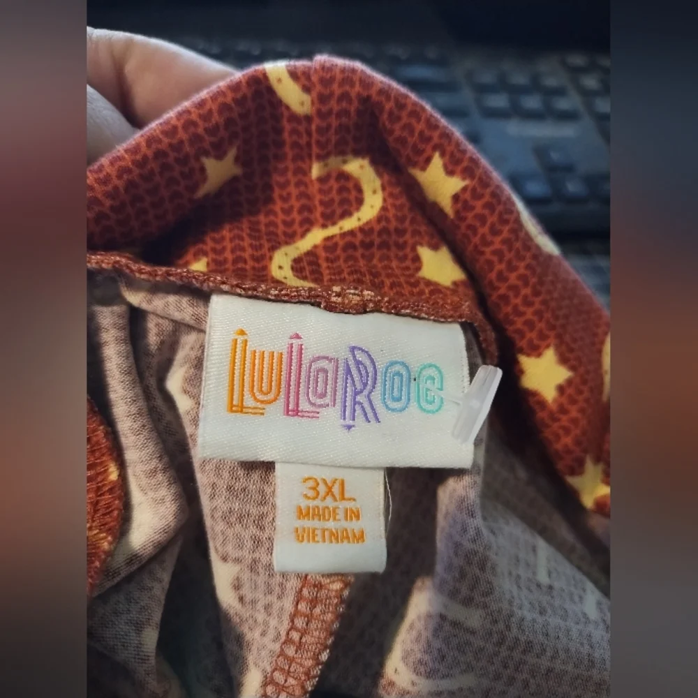 LuLaRoe Hoodie, Amber, Size 3x, Horse Shoes & Stars Pattern - Picture 3 of 4